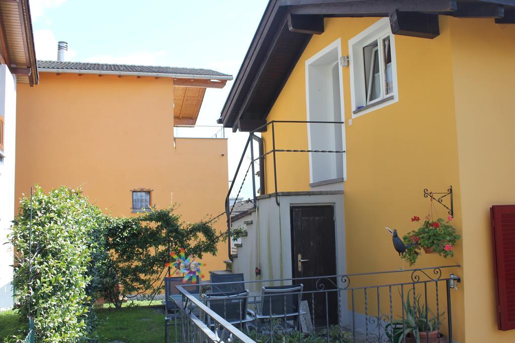Casa Gialla Gordola Room photo